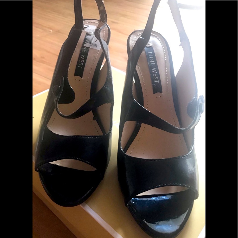 Nine West size 8 1/2  TStrap